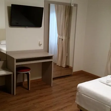 Hotel Ristorante Stazione Con Alloggio Monteceneri