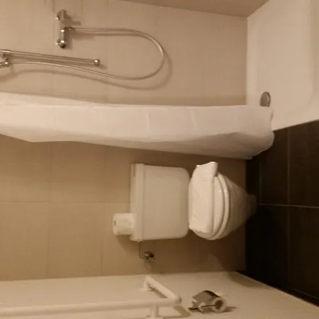 Hotel Ristorante Stazione Con Alloggio Monteceneri
