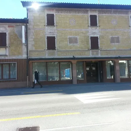 Hotel Ristorante Stazione Con Alloggio Monteceneri